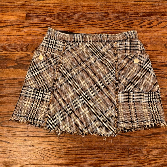 Zara Tweed Mini Skirt with Gold Button Detail - Picture 4 of 5